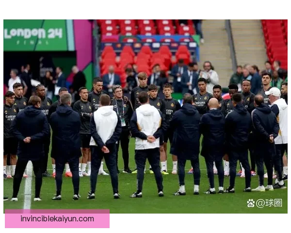 足球新秀登场引发关注，潜力巨大的年轻球员蓄势待发